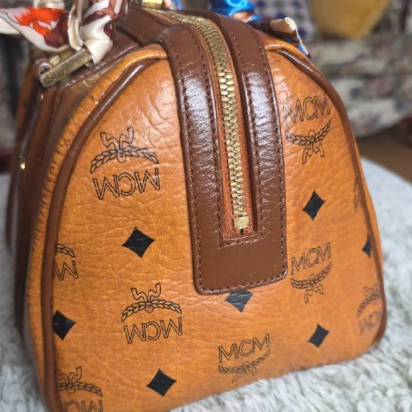 MCM Boston Bag - Picture 3 of 11